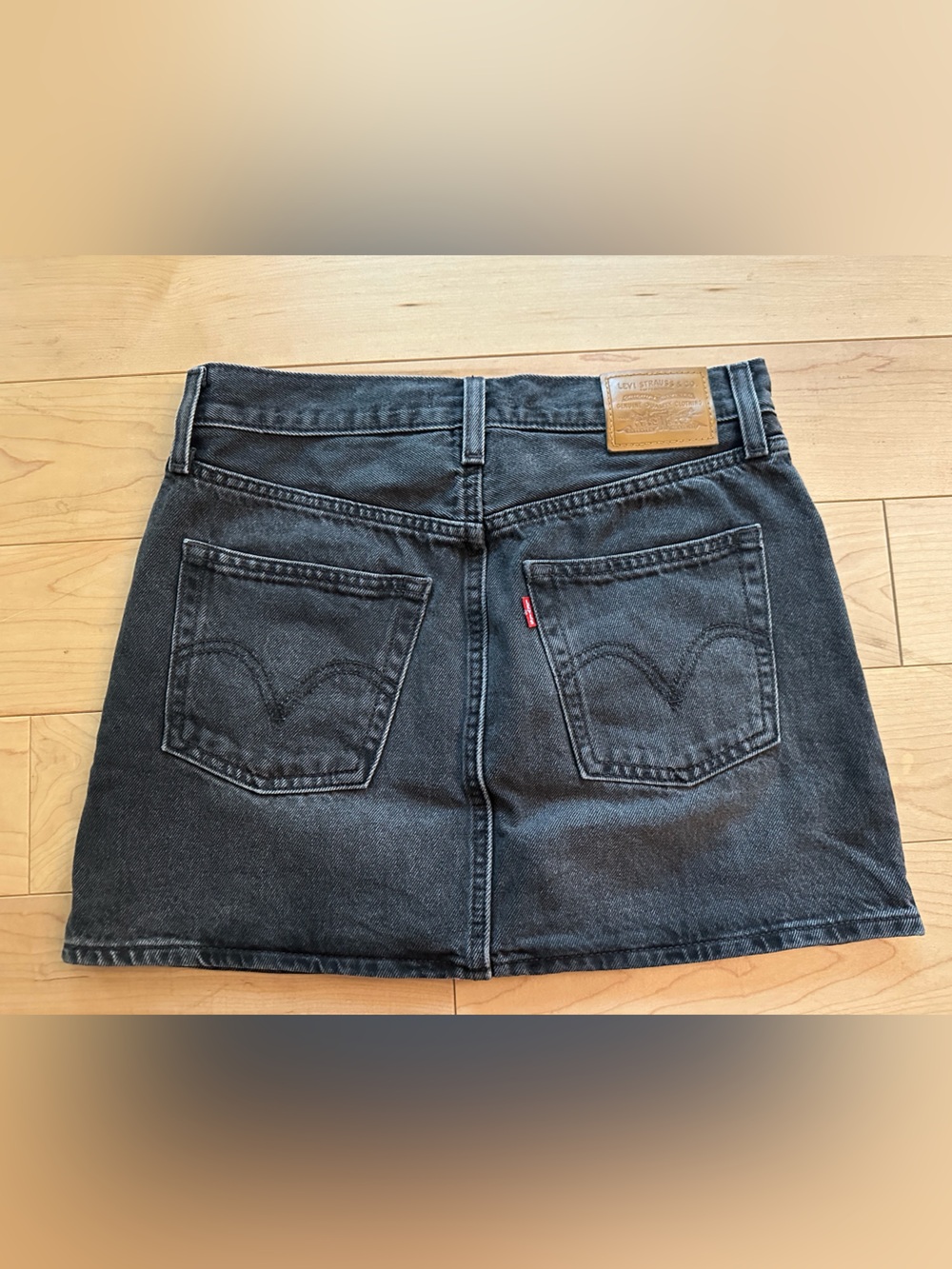 Like-New- Premium Levi's Icon Denim Mini Jean Skirt (26)